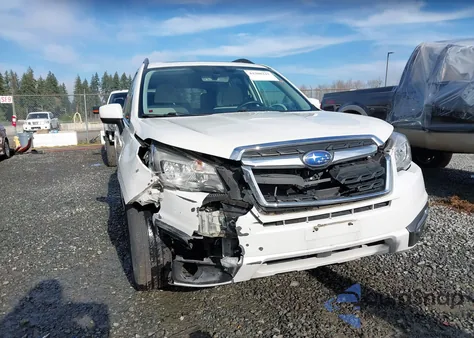 2017 Subaru Forester 2.5I Premium z USA, uszkodzony, nr VIN JF2SJAEC7HH479322
